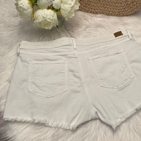 Levi’s Signature White Distressed Denim Cotton Modern Shorts Size 16 - Picture 6 of 9